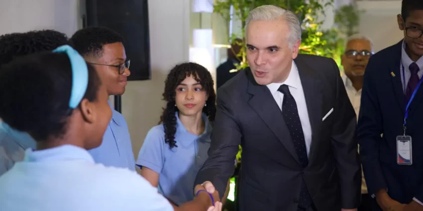 De Camps resalta inversión en capacitación docente y el fortalecimiento de la educación técnica