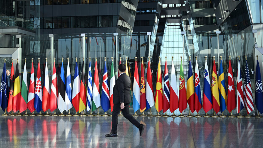 "Deben ser muy cuidadosos": Trump lanza advertencia a Europa