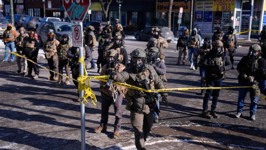 EE.UU. obliga a sus agentes federales a portar cámaras tras las muertes en redadas