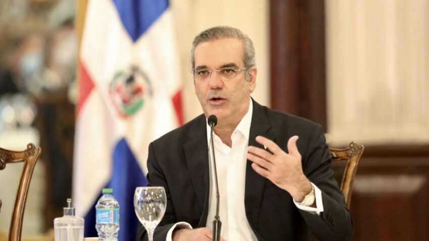 El presidente Luis Abinader recibirá la nueva licencia de conducir el 26 de febrero