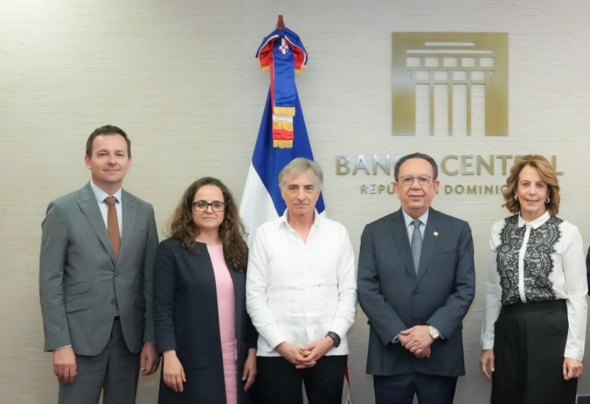 El representante de la Unión Europea destaca la conducta económica.