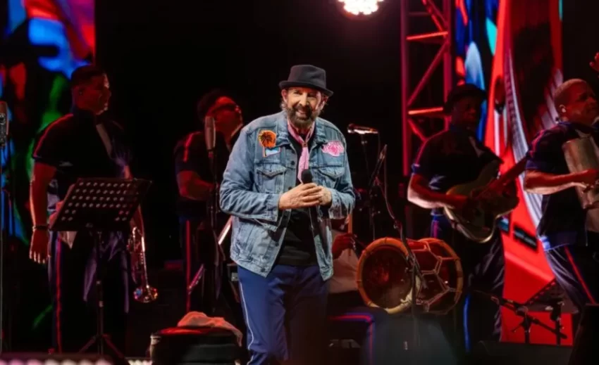 Juan Luis Guerra toma el Estadio Cibao y lo llena de buena música