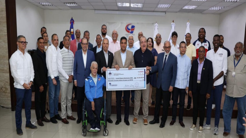 Ministro Kelvin Cruz entrega 250 millones más para preparar atletas de Juegos Centroamericanos y del Caribe