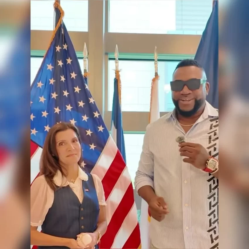 Embajadora de EEUU recibe al expelotero de GL David Ortiz