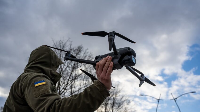 Un soldado ruso derriba un dron de reconocimiento valorado en 300.000 dólares