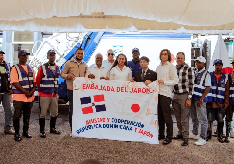 ASDN recibe dos camiones recolectores donados por embajada de Japón