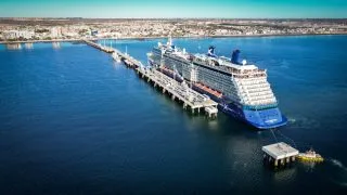 Crucero Celebrity Equinox concreta su sexta recalada de la temporada en Puerto Madryn