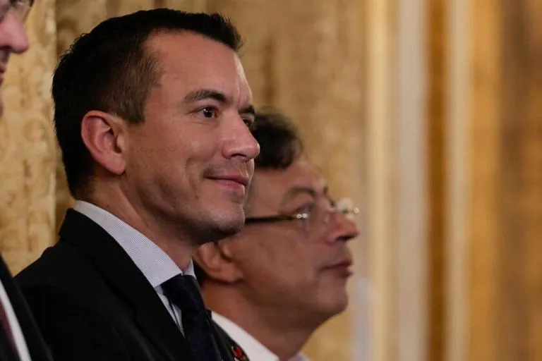 Bloqueo en Rumichaca: Transportistas y productores exigen libre comercio