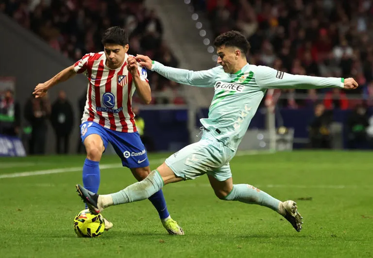 Debut con garra: Obed Vargas disputa sus primeros minutos en La Liga con el Atlético