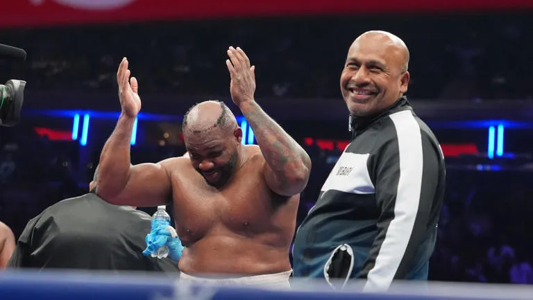 Incidente insólito: El "vuelo" del peluquín de Jarrell Miller