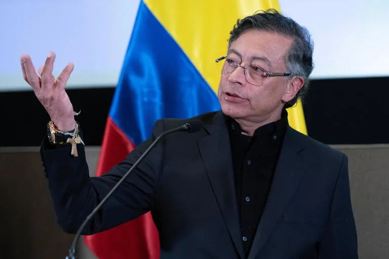 Petro acepta COMISIÓN del ELN para investigar nexos con el Narcotráfico