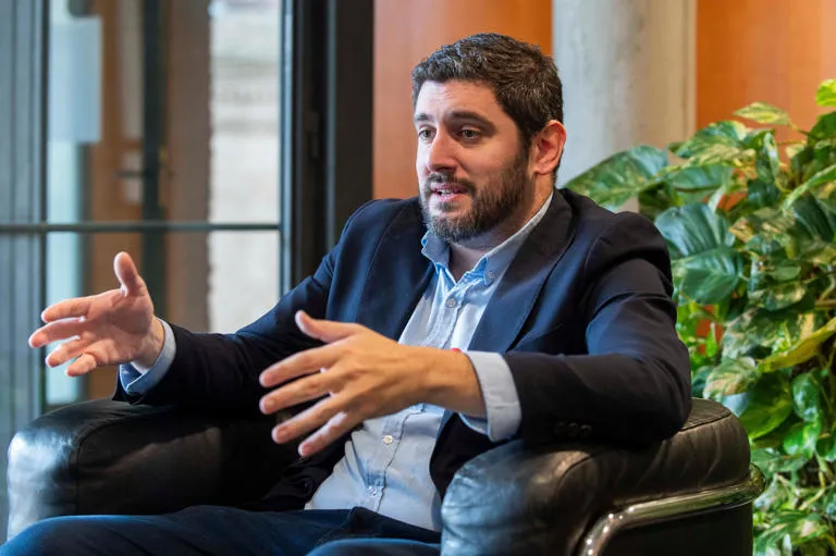 Alejandro Nolasco: El abogado y escritor que busca llevar a Vox a lo más alto en Aragón