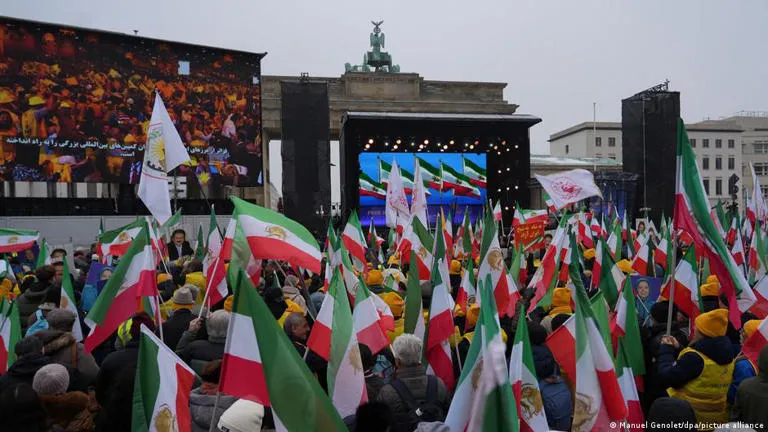Grito de Libertad en Berlín: 100,000 personas se unen contra la represión en Irán