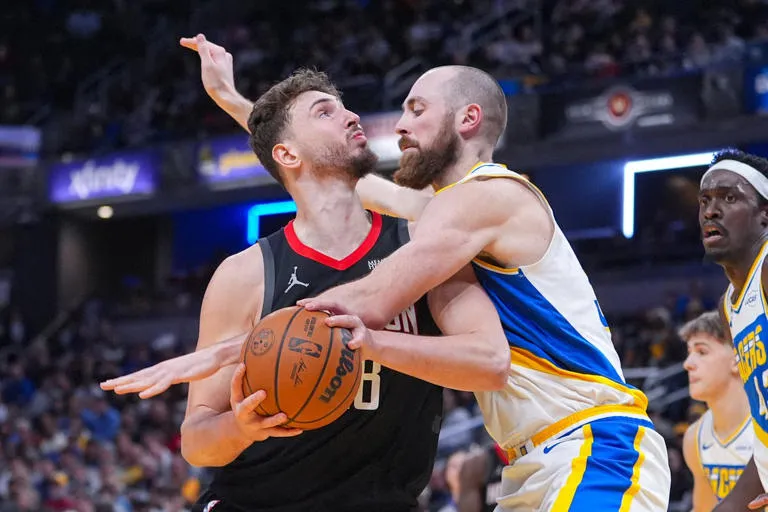 Dominio en la pintura: Sengun brilla ante la ausencia de Durant