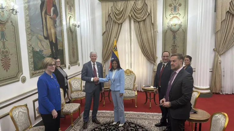 Giro GEOPOLÍTICO: Venezuela y EE. UU. negocian una agenda energética bilateral para estabilizar el mercado mundial