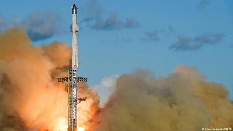 Cuatro Astronautas REFUERZAN la EEI tras una tensa evacuación médica