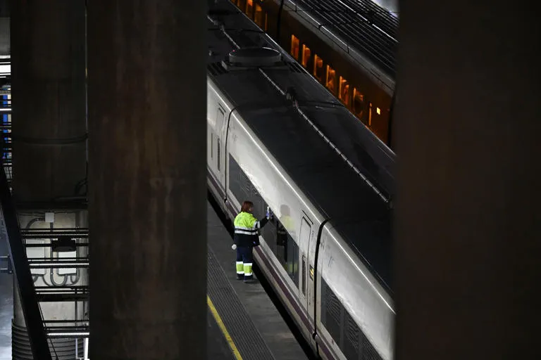 Lunes negro en las vías: La huelga de Renfe y Adif paraliza el transporte ferroviario en toda España
