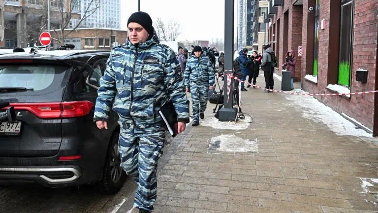 Caos en Rusia: un TENIENTE GENERAL herido tras tiroteo en Moscú desata crisis de SEGURIDAD y sacude el poder POLÍTICO