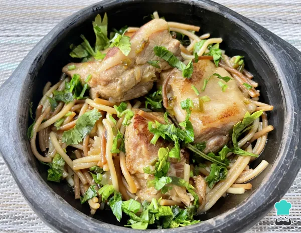 Receta de Fideos a la cazuela con costilla de cerdo: un plato tradicional muy reconfortante