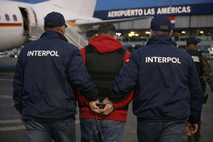 Extraditan desde España a un dominicano acusado asesinato