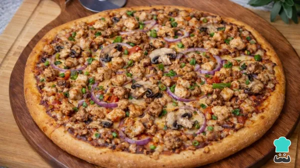 Receta de La pizza viral hecha con queso cottage, perfecta para celebrar