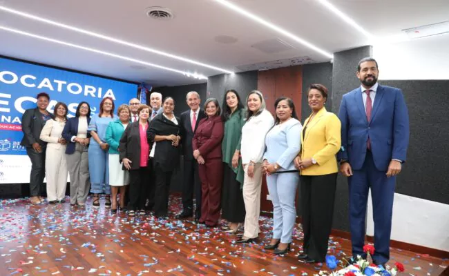 MESCyT convoca a becas internacionales; ministro García ve “una puerta abierta para que nuestros jóvenes puedan prepararse y regresar a sus comunidades con mayores herramientas”