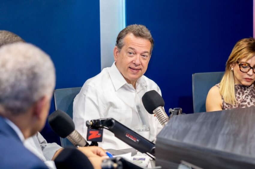 Ministro Bisonó dice impulsará la alianzas público-privadas en el MIVHED