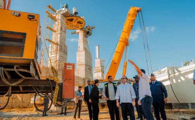 Ministro Paliza supervisa avances de Línea 3 del Teleférico SD; primera fase estará lista en diciembre