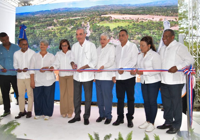 Presidente Abinader entrega la carretera Bayaguana–El Puerto, eje clave de integración regional