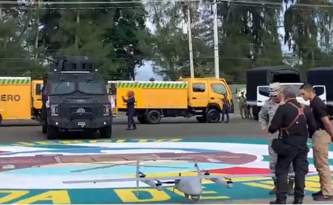 Presidente Abinader entrega vehículos y equipamientos a las Fuerzas Armadas ensamblados en RD