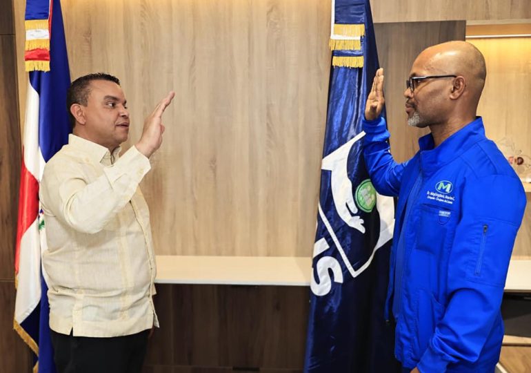 Director del Servicio Nacional de Salud juramenta nuevo director en Hospital Salvador B. Gautier