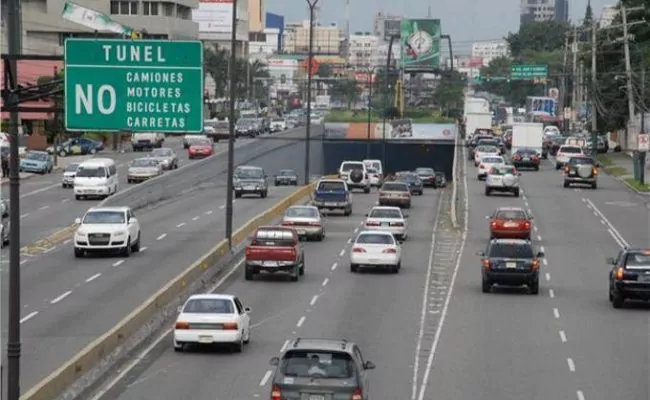 Operativos de seguridad vial en túneles y elevados generan opiniones divididas entre motociclistas