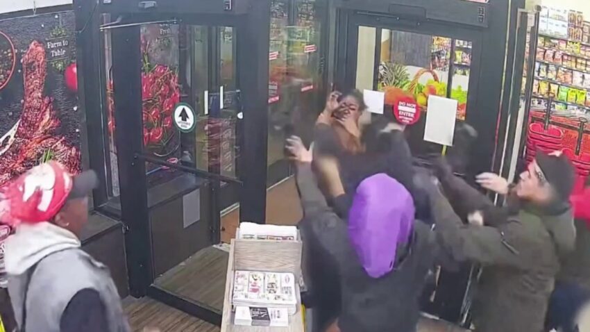 NY: Buscan grupo atacó a empleados dominicanos de un supermercado