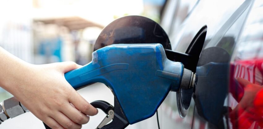 Alza del petróleo podría disparar subsidios a combustibles en República Dominicana, advierte economista