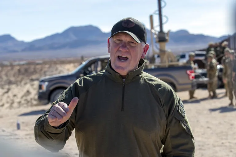 CUMBRE DE ALTA TENSIÓN: El "Zar de la Frontera" viaja a Nueva York para reunirse con la Gobernadora Hochul