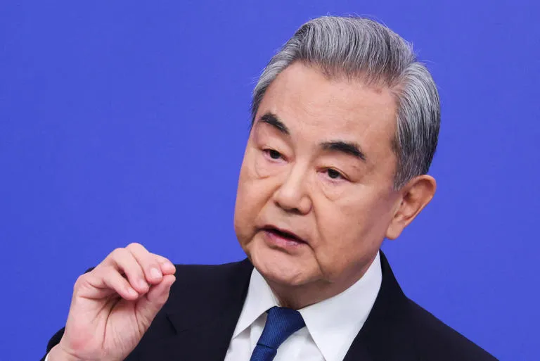 CHINA ROMPE EL SILENCIO: Pekín exige un alto el fuego inmediato