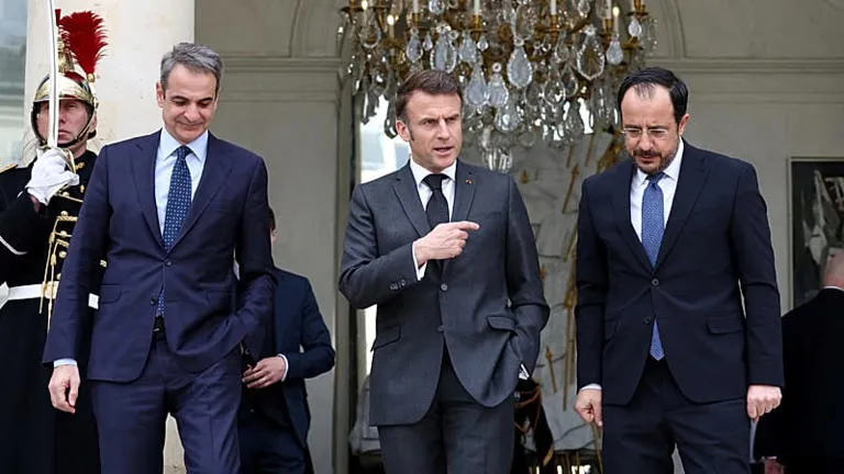 Escudo Mediterráneo: Macron y Mitsotakis sellan en Chipre una alianza de defensa tras la crisis iraní