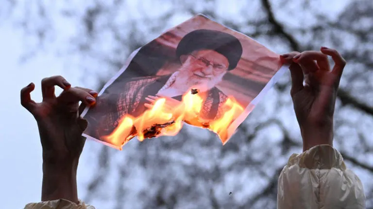 ¿GENIALIDAD TÁCTICA? El polémico análisis sobre el operativo contra Jameneí que sacude a los expertos