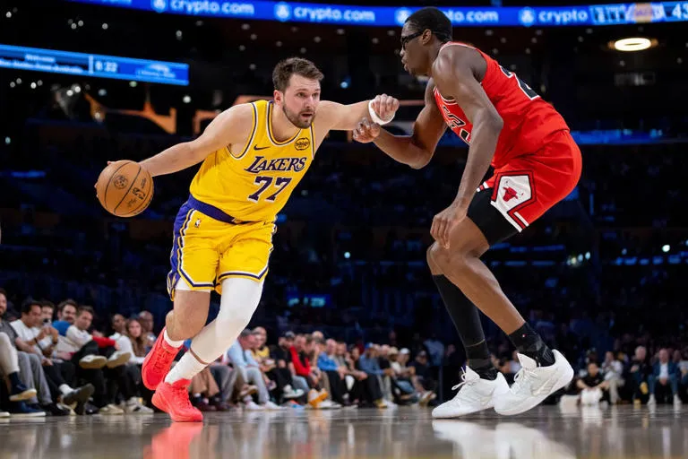 ¡Noche de locura en la NBA! Doncic destroza el aro con 51 puntos y LeBron regresa para salvar a los Lakers