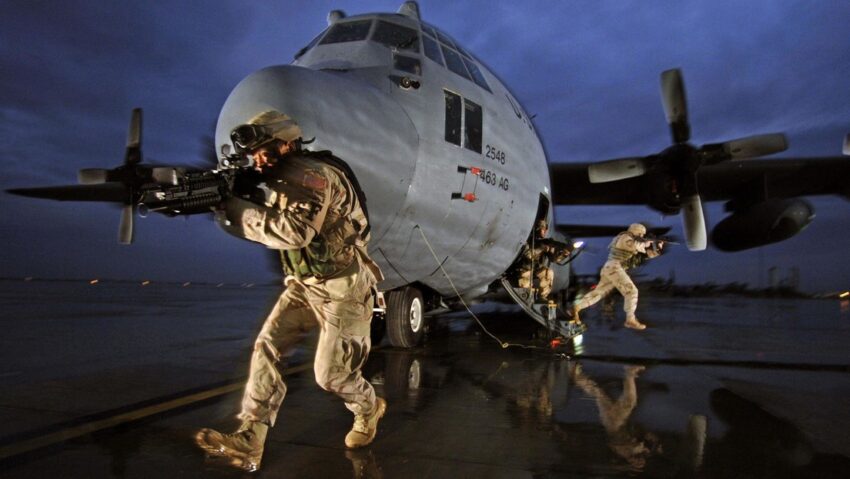 Atacan con drones una base aérea en Irak