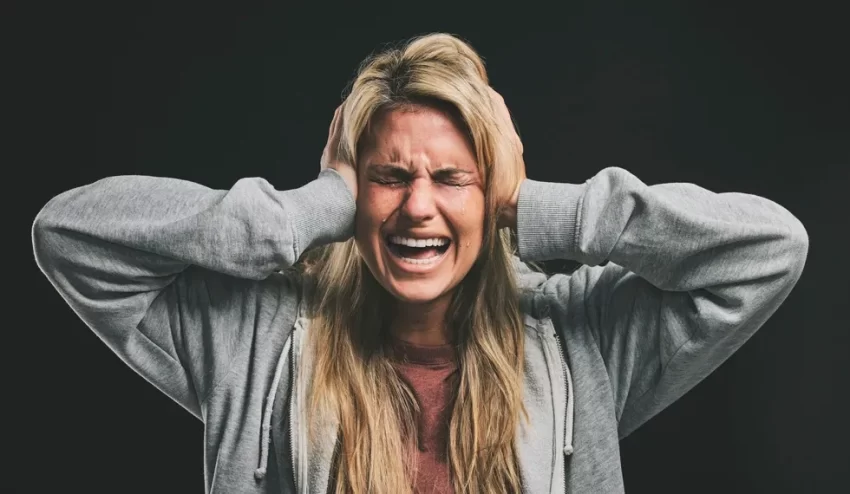 Conoce la regla 3-3-3 que ayuda a controlar los síntomas de un ataque de pánico