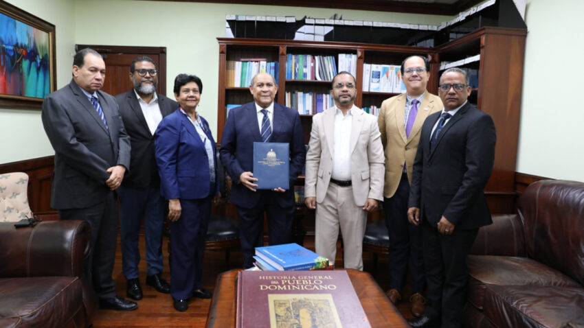 Buscan promover nuevas carreras tecnológicas en educación superior para estimular el empleo entre jóvenes de RD