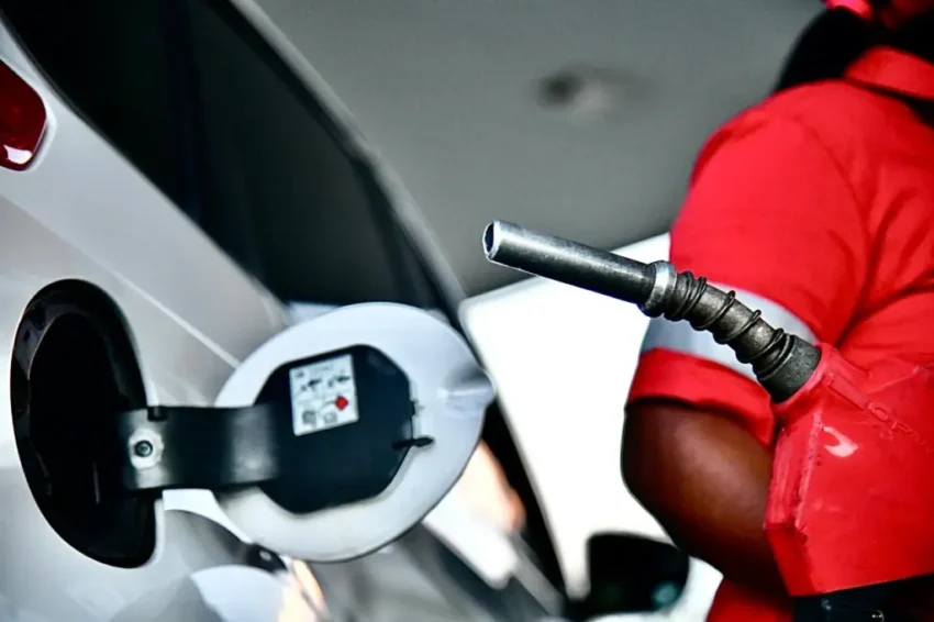 Gobierno congela combustibles con subsidio de RD$1,682 millones para evitar alzas