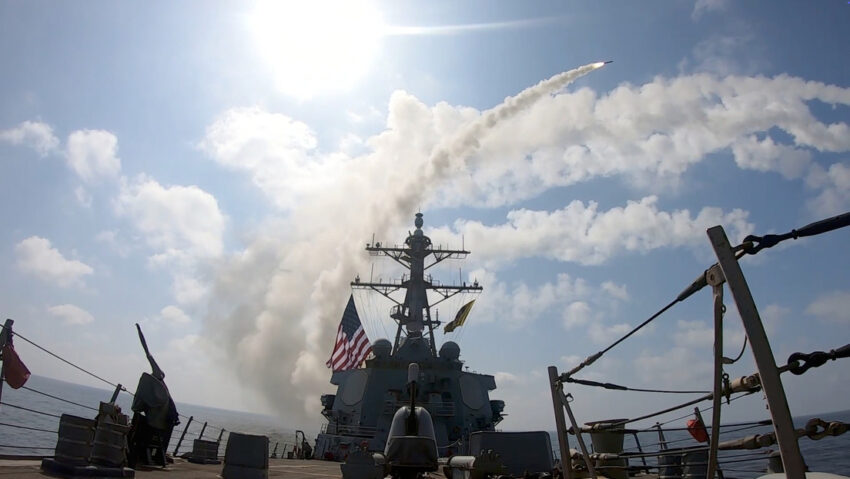 EE.UU. hunde 16 buques de guerra iraníes y un submarino