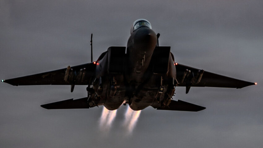 Irán afirma haber derribado un caza estadounidense F-15