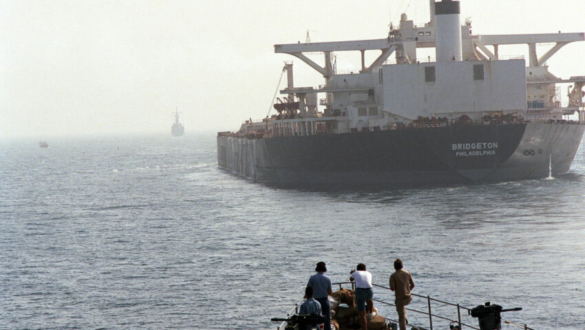 Irán le recuerda a EE.UU. su "humillación histórica" en Ormuz para advertir sobre su escolta de petroleros