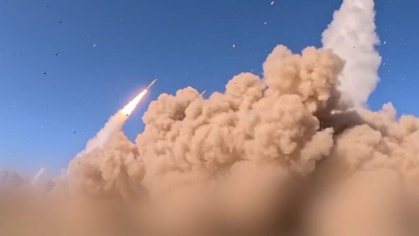 Irán muestra el lanzamiento de su vigésima oleada de misiles