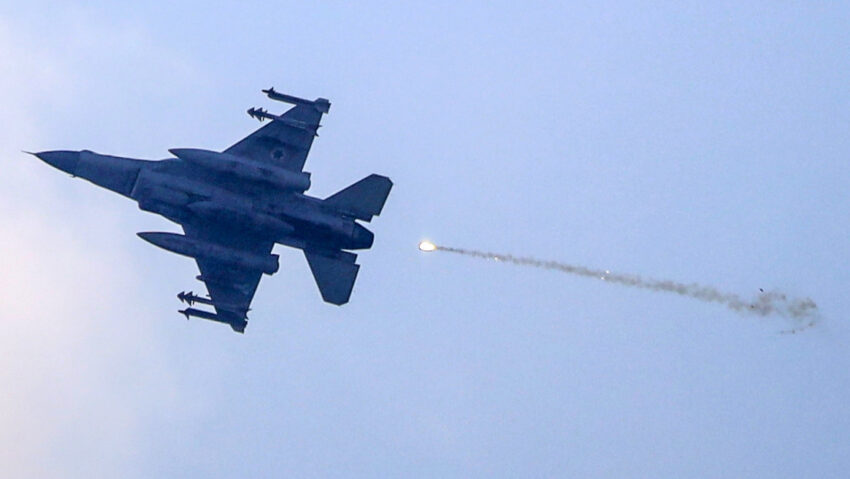 Guardia Revolucionaria iraní: "Quemaremos cualquier barco que pase por el estrecho de Ormuz"