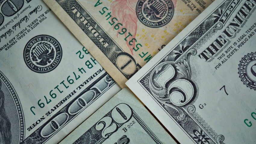 La guerra de Irán mueve el tablero de monedas en Latinoamérica