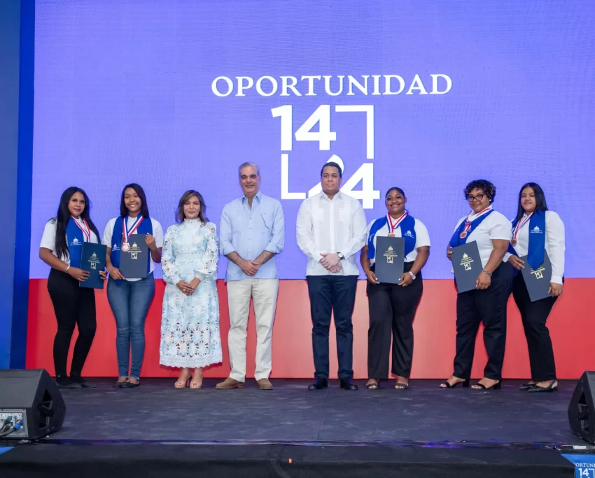 Presidente Abinader encabeza XII graduación del programa Oportunidad 14-24; más de 4 mil jóvenes se convierten en técnicos